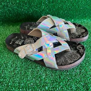 Muk Luks Silver Iridescent Thong Slip On Sandals - Size 8